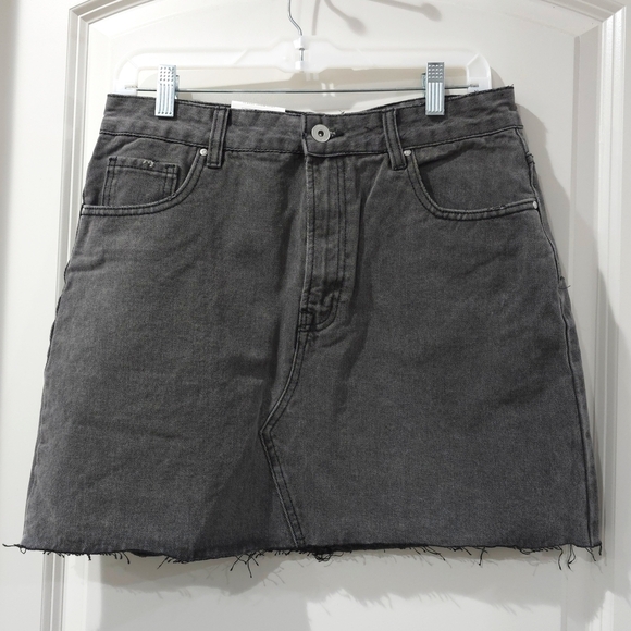COTTON ON Black Wash Denim Mini Skirt, Raw Hem, 100 Cotton, NWT, Size 8 - Picture 2 of 14